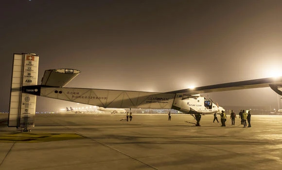Solar jet begins 6-day, 6-night Pacific flight