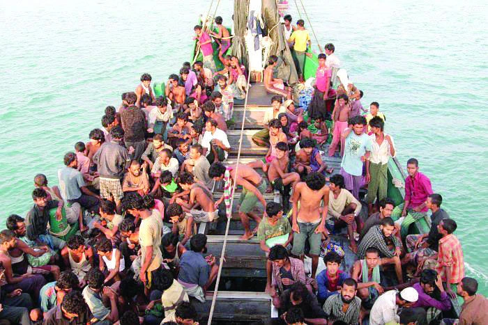 Myanmar stops journalists approaching migrant island