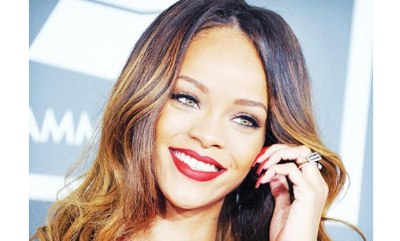 Rihanna hits 100m singles sales