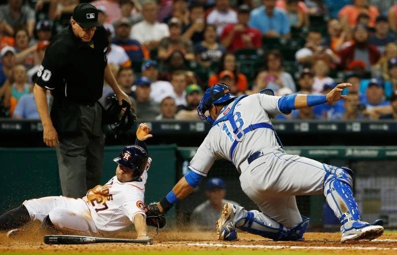 Astros win 6-5 to complete sweep of Royals