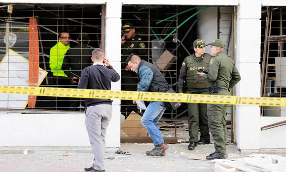 2 blasts hit Colombian capital, 10 hurt