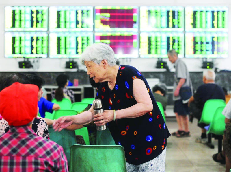 China hunts for ‘manipulators’ as stocks tumble