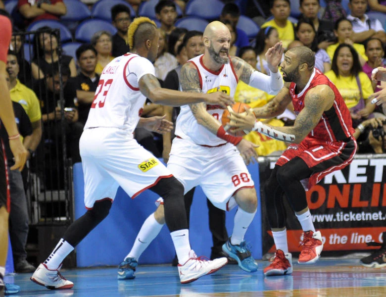 Alaska crushes Star to take 2-0 lead
