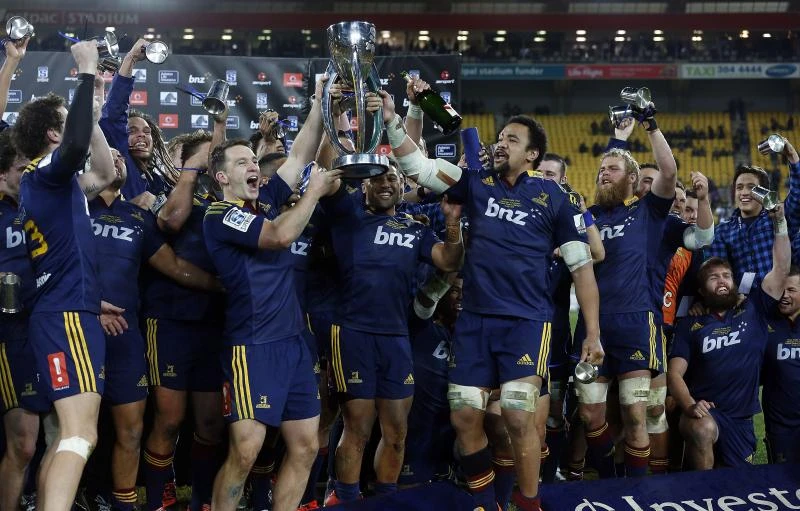 Dixon shines as Highlanders storm to first Super Rugby title