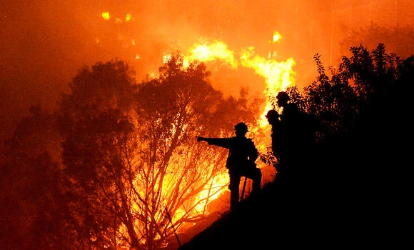 Homes on 320 acres threatened in California