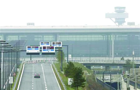 Berlin airport woos potential private investors