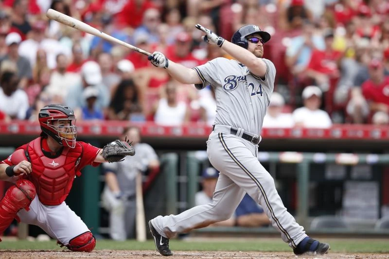 Brewers runs streak to 8 games vs. Reds