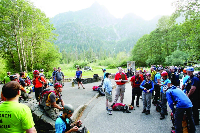 1 dead in Washington ice cave collapse