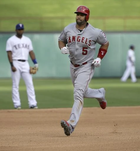 Pujols enters Home Run Derby for first time since 2009