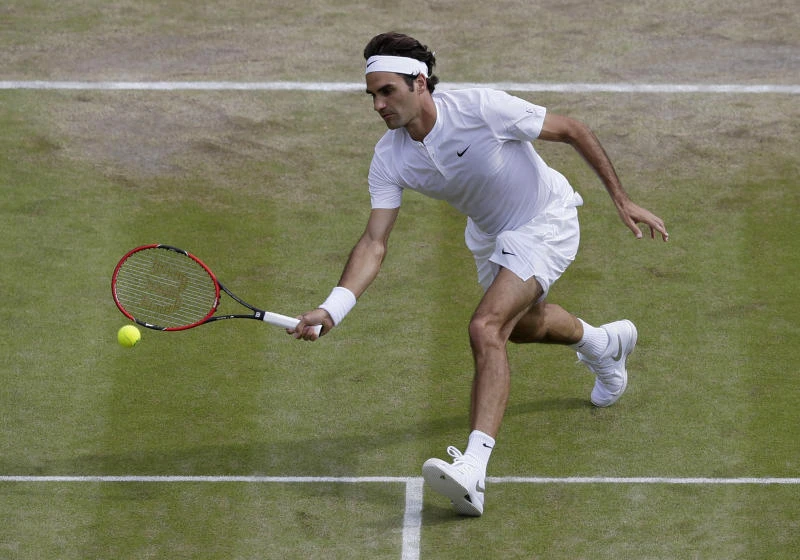 Federer, Murray in semis face-off; Djokovic cruises into last four