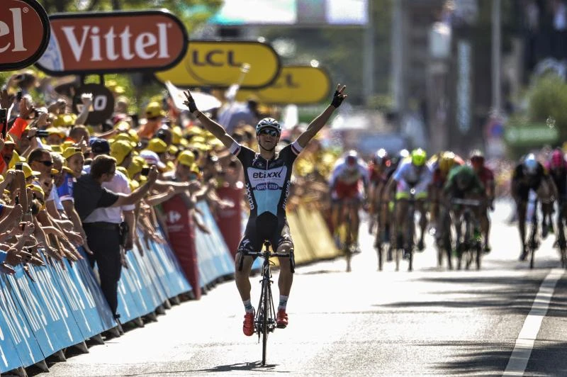 Stybar wins stage as leader Martin crashes