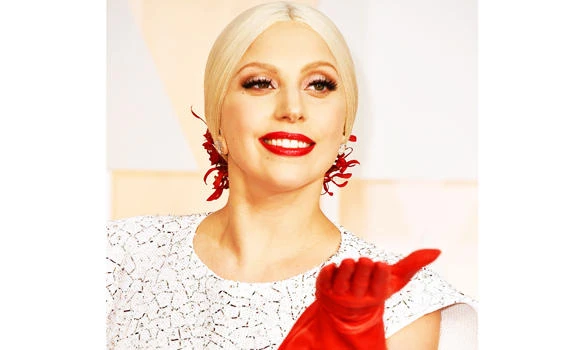 Gaga wows music fans with ‘La Vie en Rose’