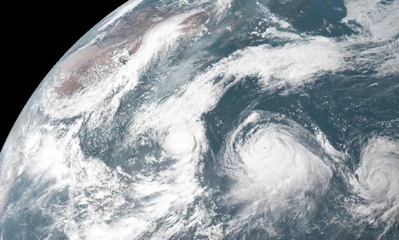 Typhoon lashes Japan and Taiwan, heading to China