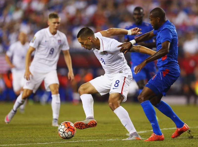 Dempsey pushes US into Gold Cup quarters