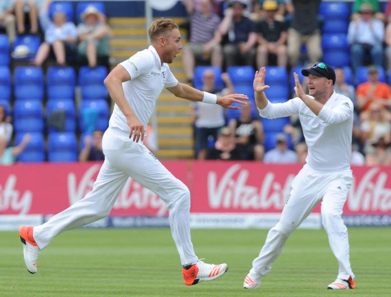 Broad burst sets up England win in Ashes opener