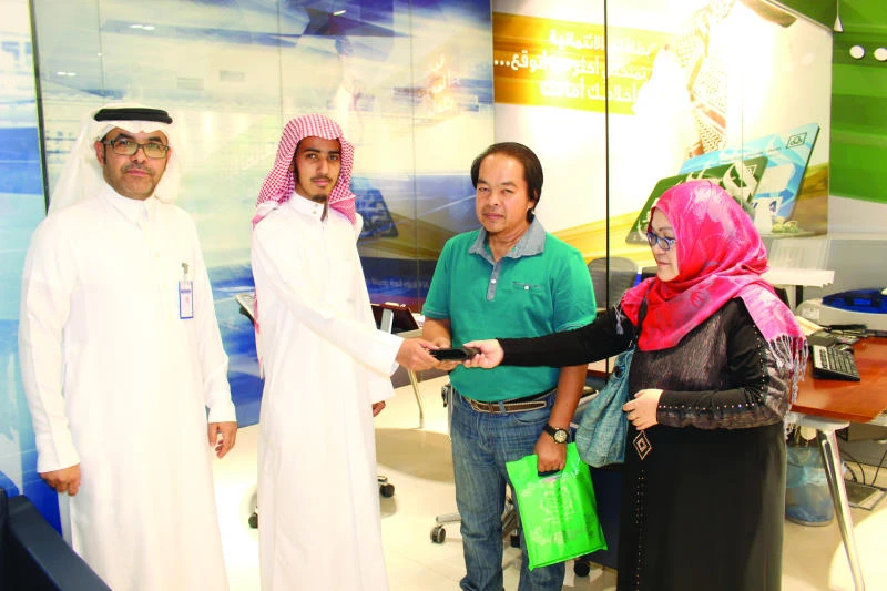 Filipino couple returns lost wallet to Saudi
