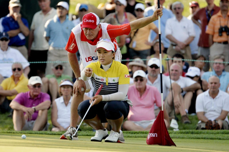 Yang leads by 3, Choi makes Open history