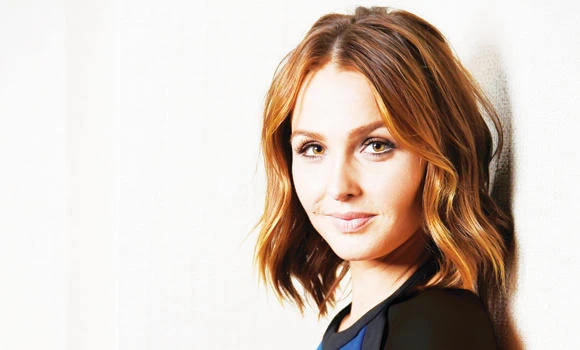 ’Tomb Raider’ star Camilla navigates Comic-Con