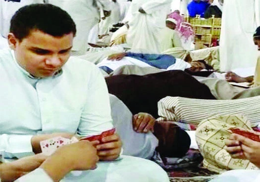4 held for playing cards inside Prophet’s Mosque