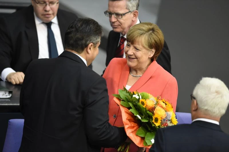 German lawmakers back Merkel on Greece bailout plan