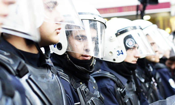 Turkey detains 500 trying to cross from Syria