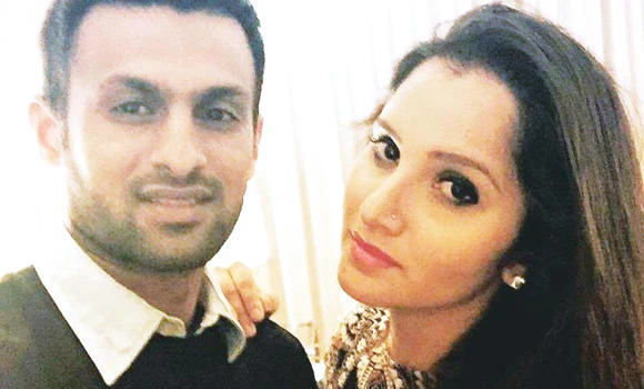 Shoaib and Sania celebrate cricket win on Dubsmash!