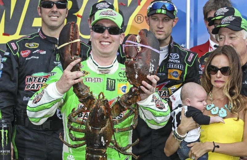 Kyle Busch roars to to 3rd win of year