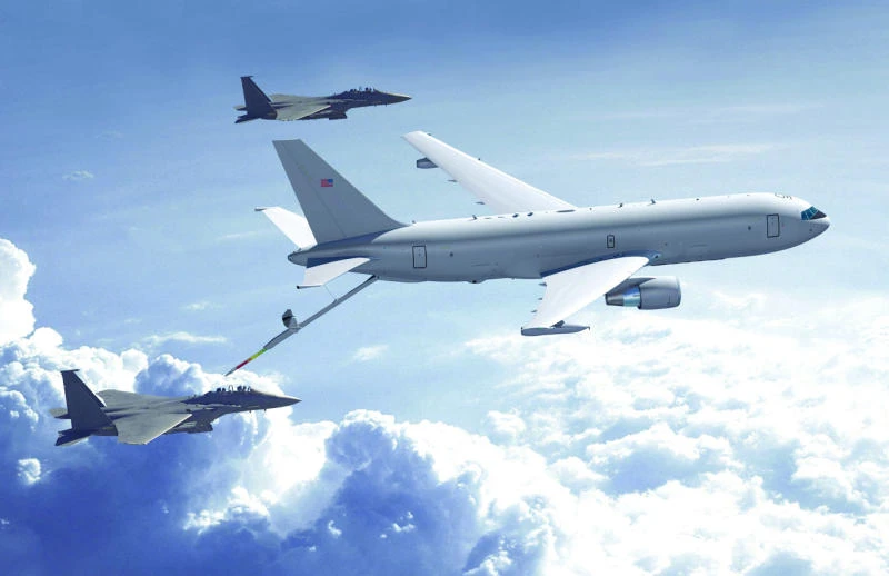 Boeing earnings fall on tanker charge