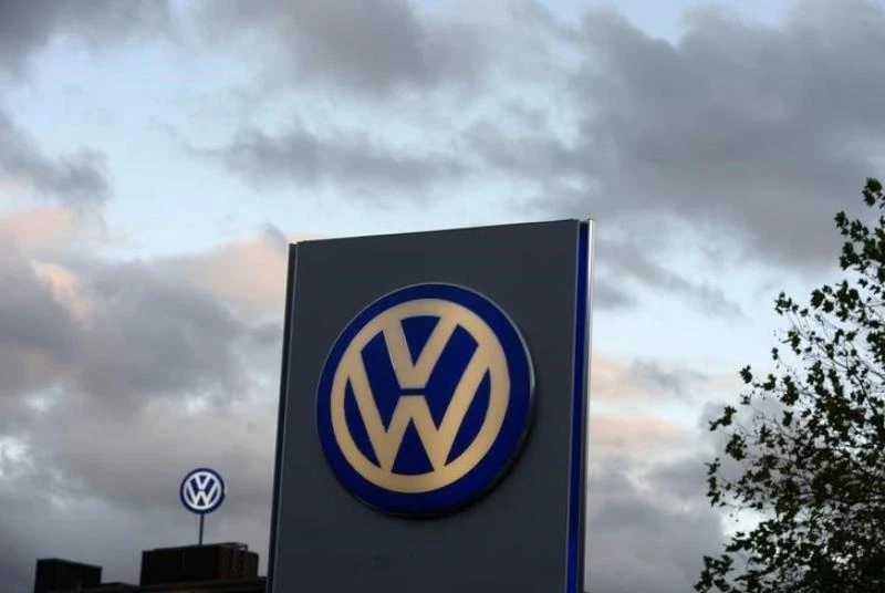 VW in advanced talks to sell LeasePlan