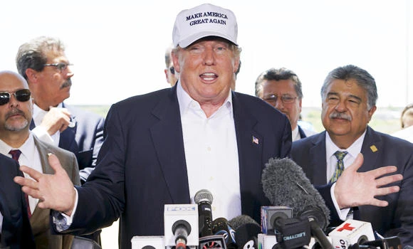 ‘I love Latinos,’ says Trump at US-Mexico border