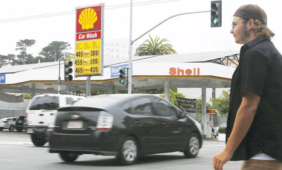 Oil trades near 4-month low
