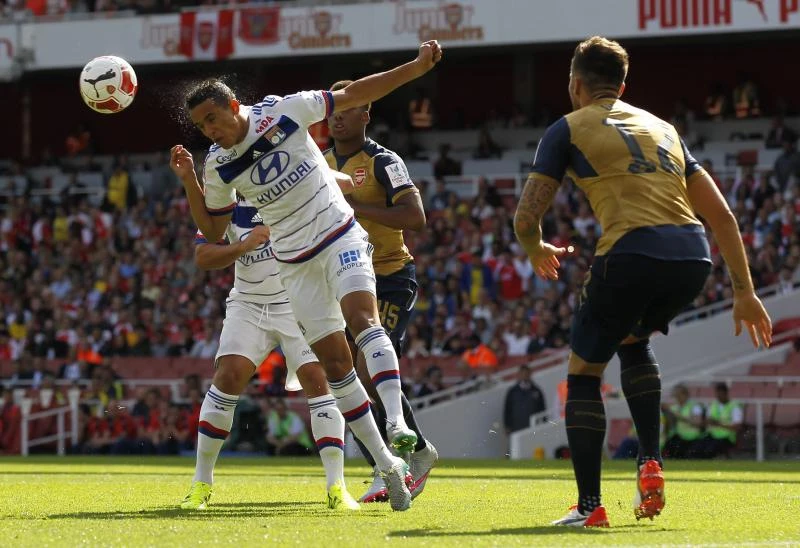Rampant Arsenal slams six past Lyon