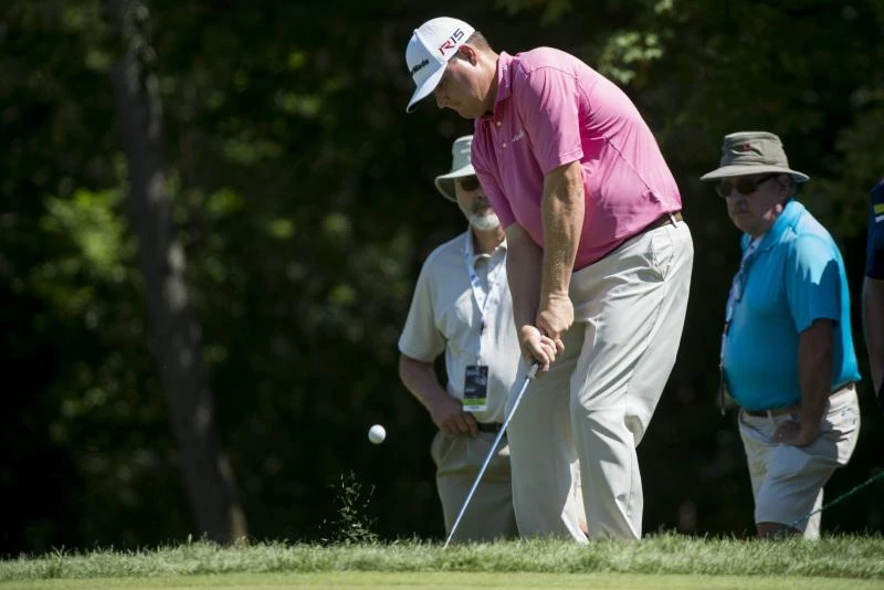 Campbell vaults to lead at Canadian Open