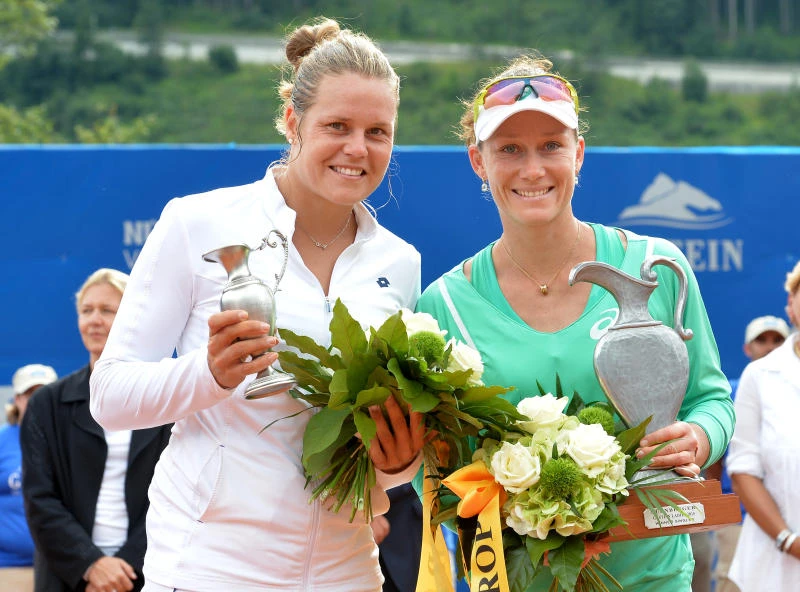 Stosur beats Knapp in 3 sets to claim Gastein Ladies