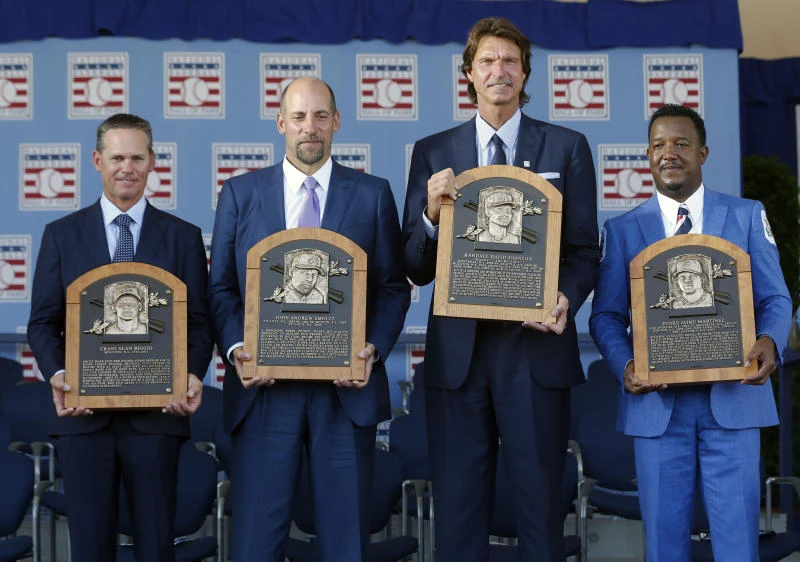 Trio of pitchers, Biggio inducted into Hall of Fame