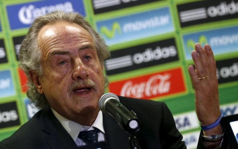 Run-in with reporter triggered Mexico coach Herrera’s ouster