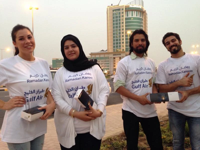 Gulf Air distributes iftar meal boxes