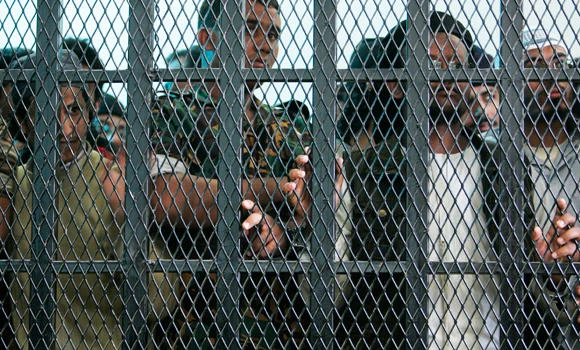 Al-Qaeda suspects among 1,200 who escaped from Yemen prison