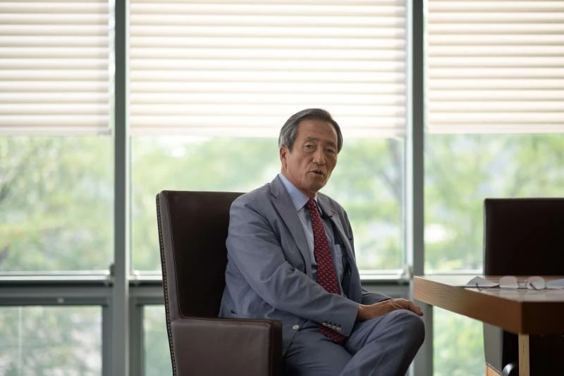 Korean Chung joins FIFA race, slams Platini as Blatter stooge