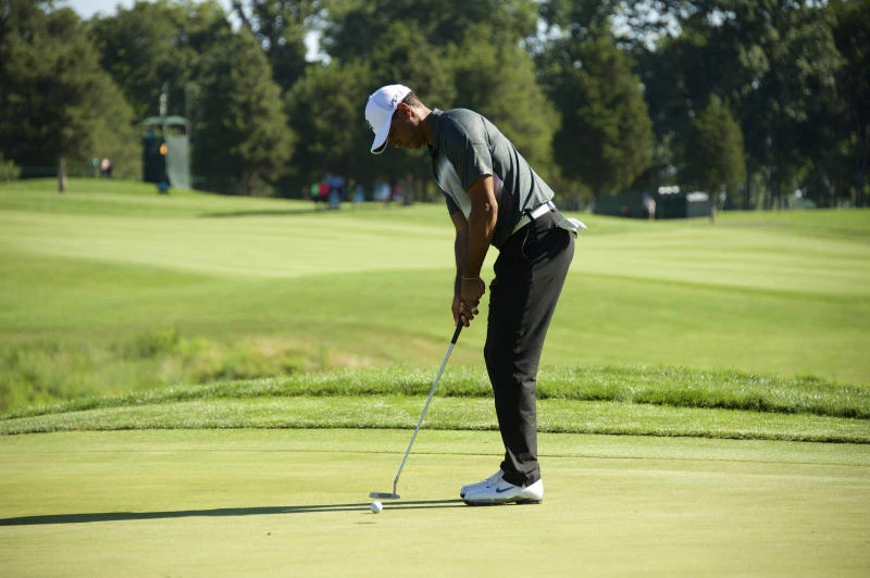 Woods takes route 66 to soar into contention