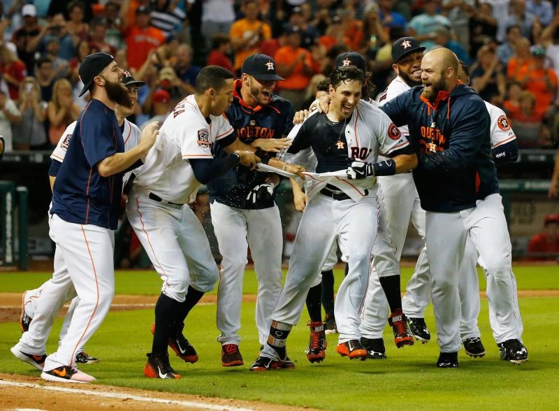 Astros win on last at-bat to sweep Angels