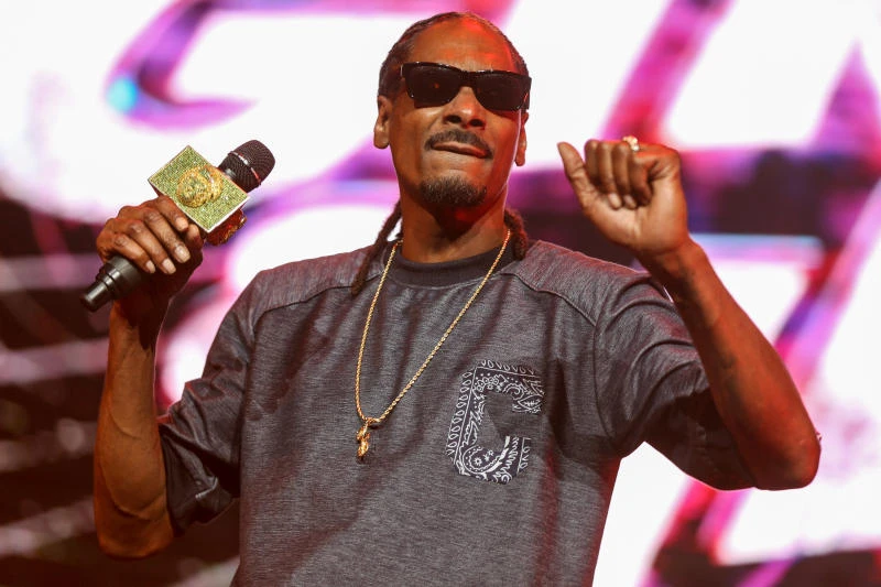 Snoop Dogg stopped in Italy airport with $422K in cash