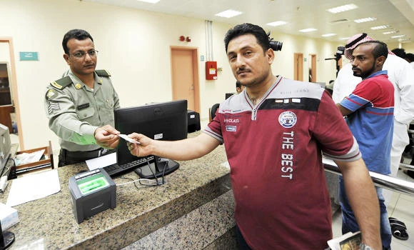 400,000 Yemenis correct their status