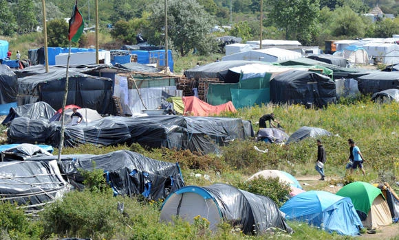 French riot police disperse migrants at Channel Tunnel