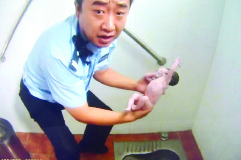 Newborn girl abandoned in Chinese toilet