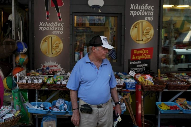 Banking stocks plunge in Greece