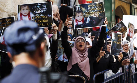 French tourist beaten up after waving Israeli flag at Al-Aqsa