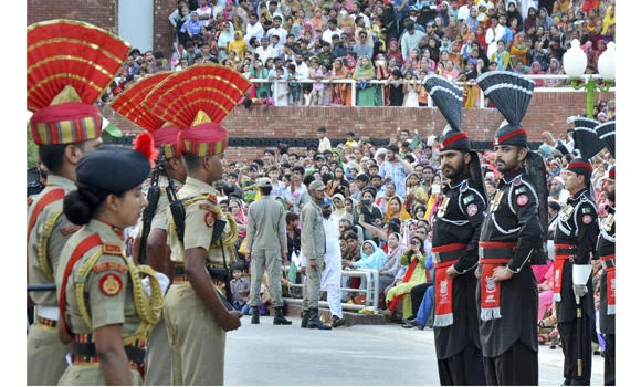 Pakistani, Indian troops trade fire in Kashmir, killing 3