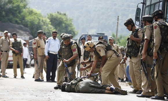 Indian troops capture Pakistani militant in Kashmir
