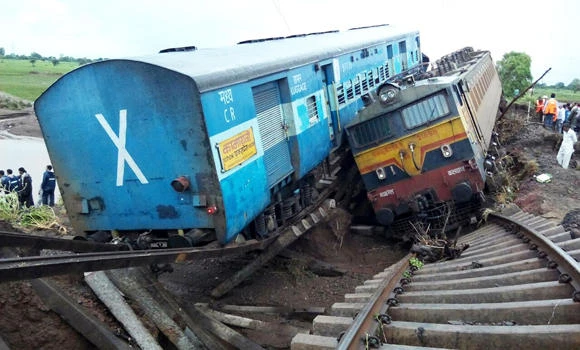 At least 24 killed, 300 survive after trains derail in India
